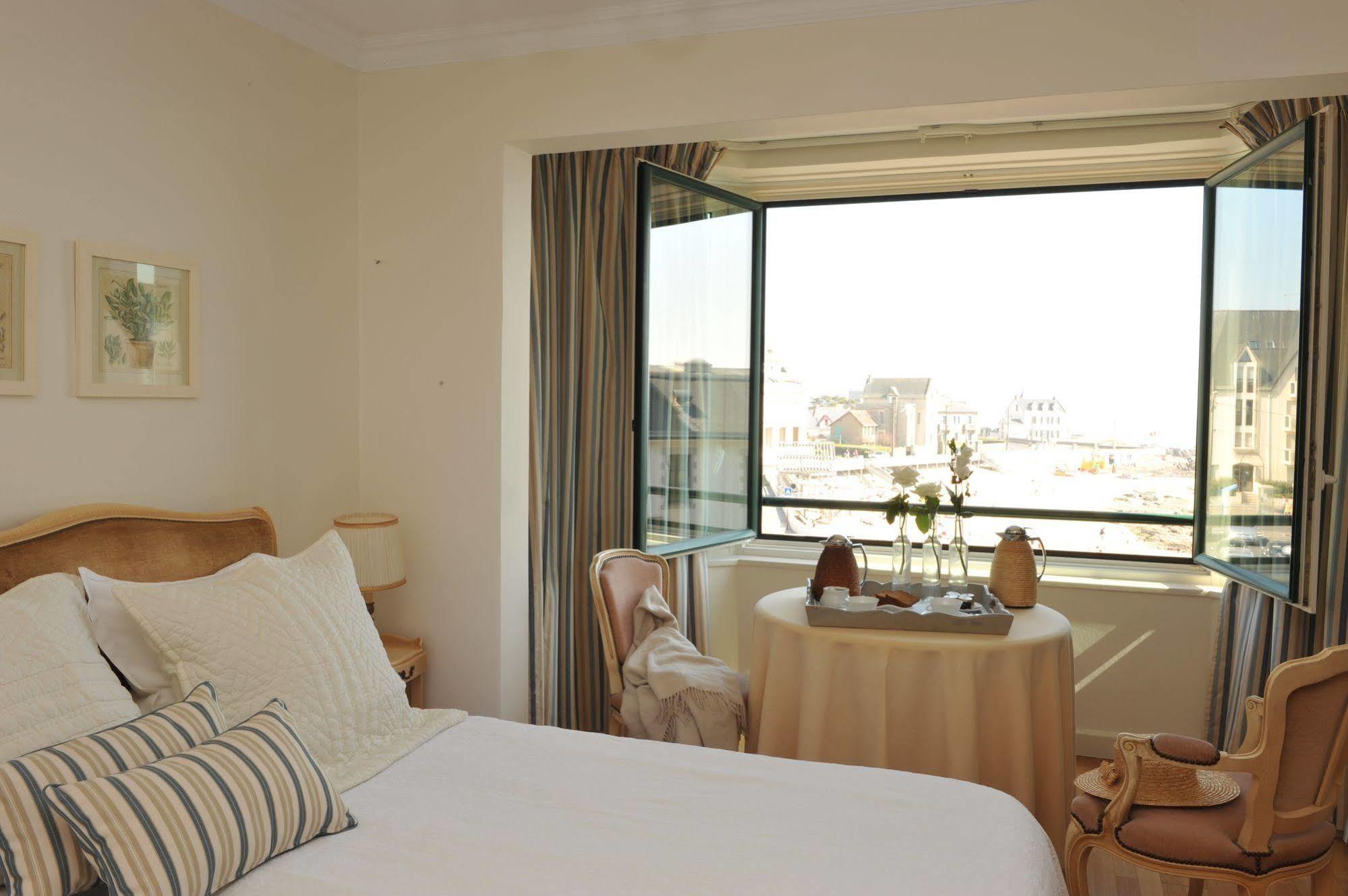Hotel Les Vikings Льо Кроази Екстериор снимка